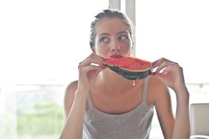 Qu’est-ce que l’alimentation consciente ? Est-ce efficace ? Tout ce que vous devez savoir