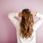 La biotine pour les cheveux : quel est le lien ?