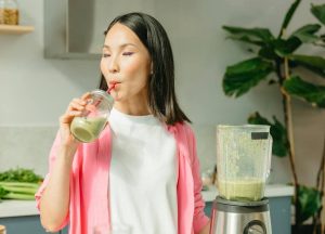 L’axe intestin-peau : comment la santé intestinale influence la peau